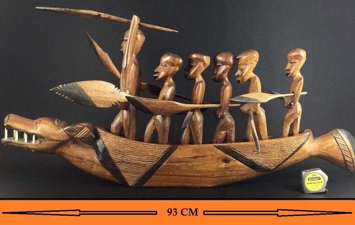 Large sculpture of an African pirogue - in heavy wood - length 93 cm
