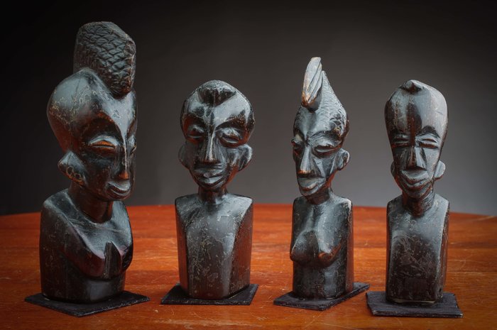 4 statues - 1 - Wood-Ebony - Catawiki