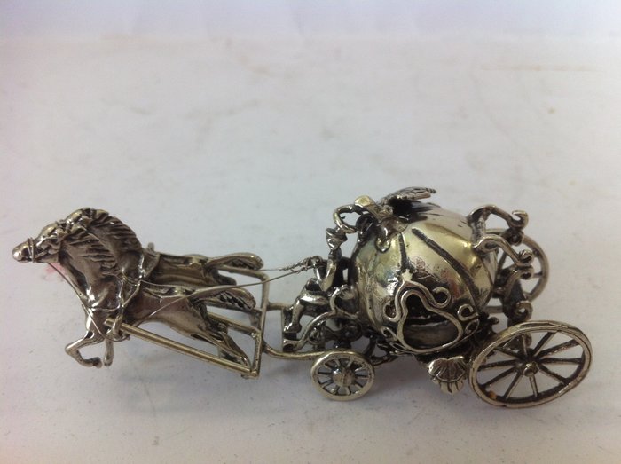 "Cinderella’s carriage", miniature in silver 800