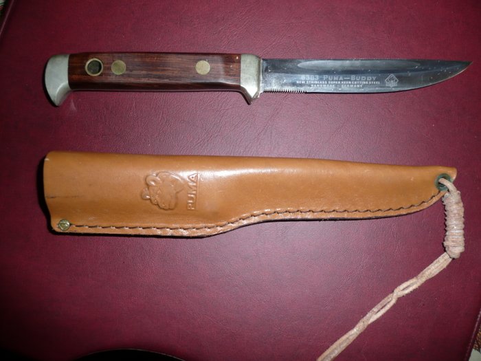 Knife 6383 PUMA-BUDDY from 1983 with its thick leather case.