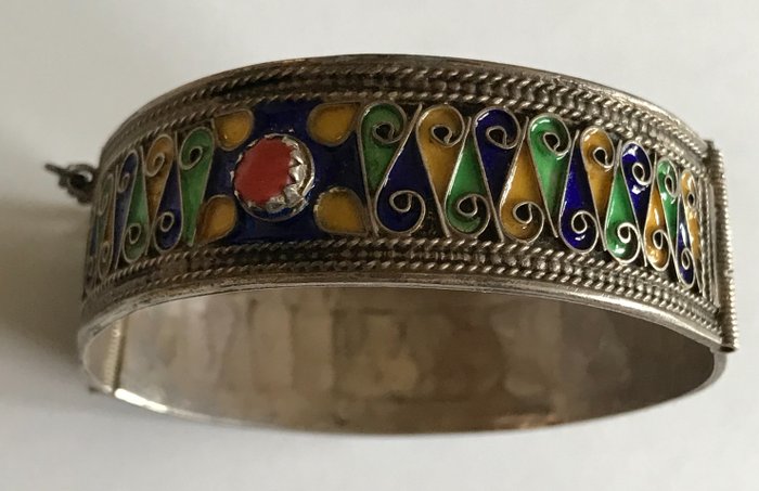 Solid silver Berber bracelet. Kabyle, Algeria - Mid 20th century