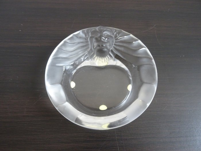 Empty pocket, ashtray Lalique Lion head