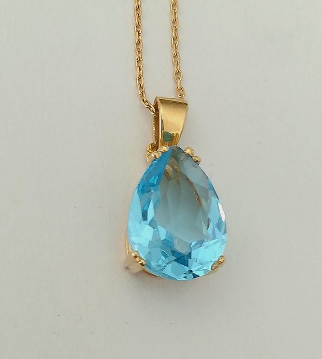 19.2 carats - necklace with pendant with a topaz stone in the shape of ...