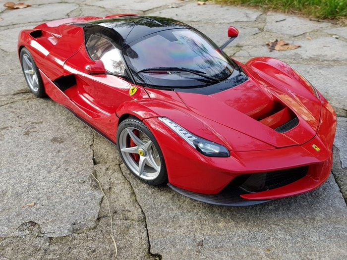 Hachette-Centauria - 1:8 - Ferrari La Ferrari