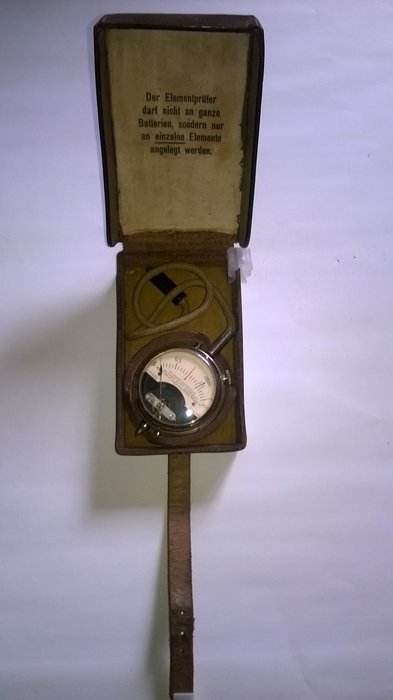 Alemania - WW1 / WW2 - Voltímetro para teléfono de campo.
