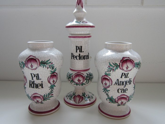 Herr Fayence - Herr Fayence - Set with three apothecary pots