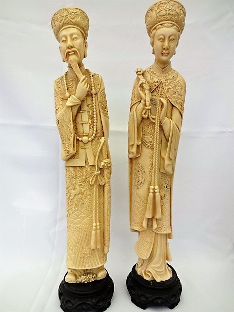 Paar 2 Chinese beelden - Set gegraveerde Chinese beelden - ivorine - man en - ivorine - Meiji