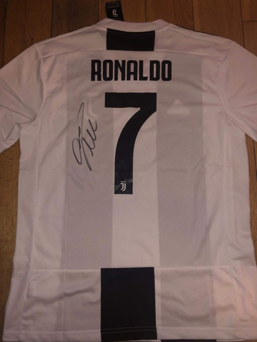 cristiano ronaldo signed juventus jersey