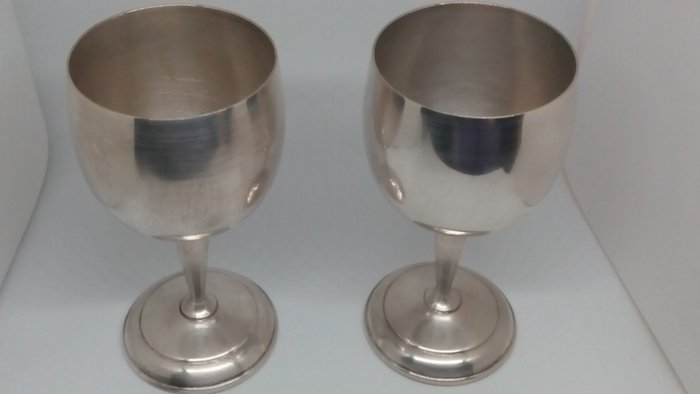 Silver items by Sherwood Silverware - A pair of cups - Silver-plated - Modern