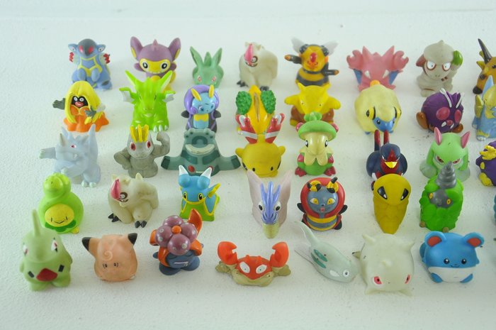 pokemon figurine set