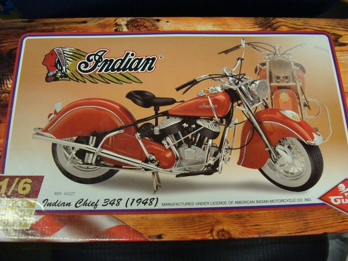 / Blue Diecast Model Guiroy #17628 1/10 Indian Chief 384 1948 