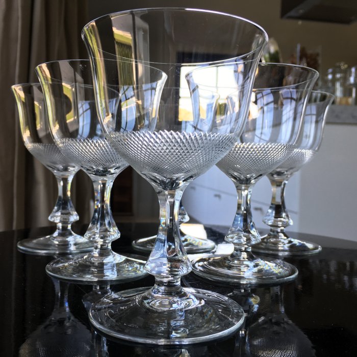 Moser  - Elegant wine glasses - Set of 6 - Crystal, facetted stem, diamond cut, bohemia