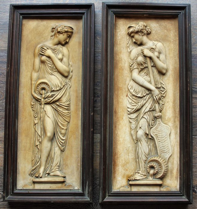 D'après Jean Goujon  - Nymphen oder Najaden Brunnen der Unschuldigen (Paris) - Paar Low-Reliefs von 2 - Gips - Erste Hälfte des 20. Jahrhunderts