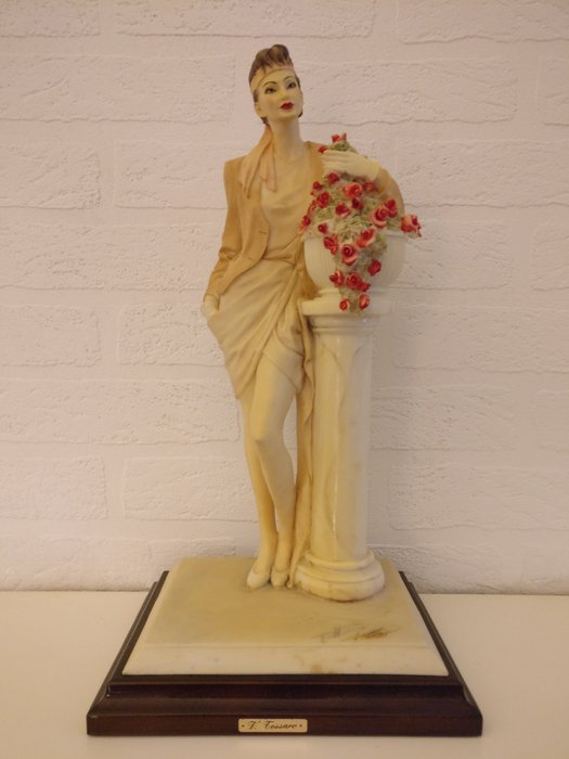 Vittorio Tessaro - V. Tessaro - Sculpture - Young woman of polystone - 1