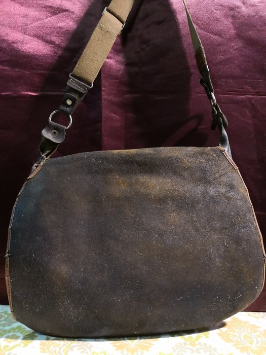 Old hunting bag - Leather and net