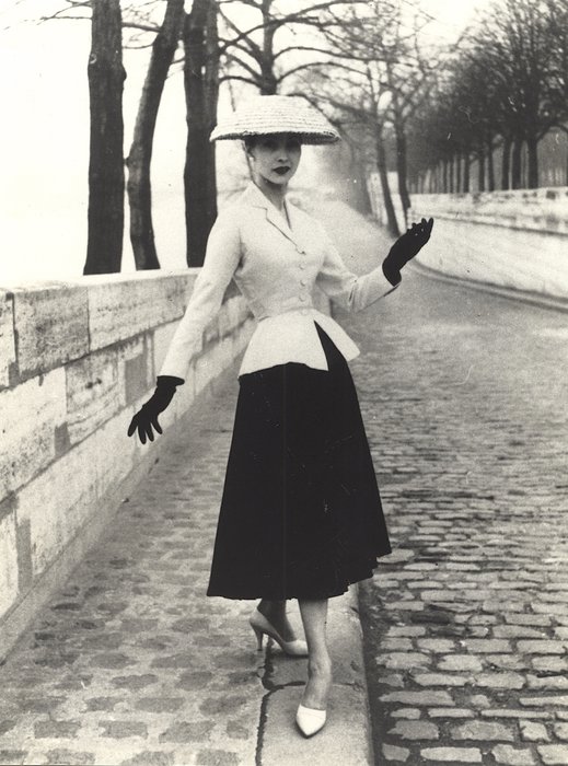 Willy Maywald (1907-1955) - Christian Dior, Bar Suit, 1955 - Catawiki