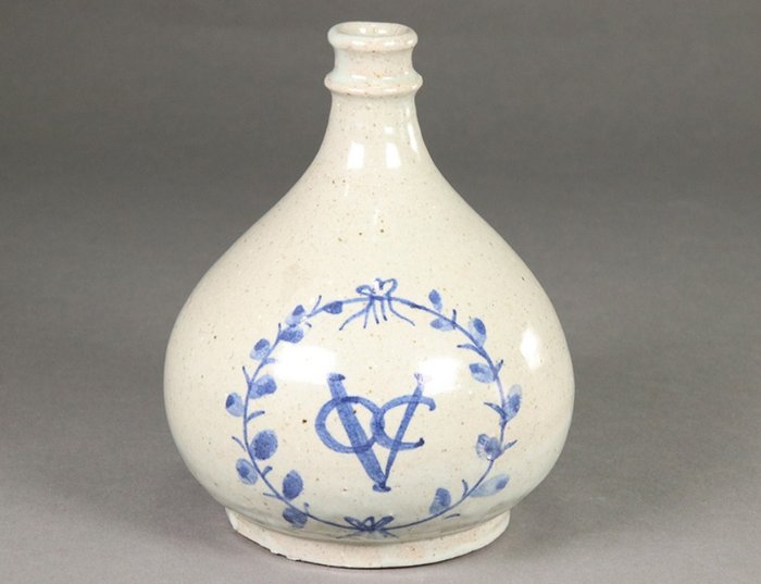 An Arita bottle with VOC inscription - Japan - 18th century (Edo period)
