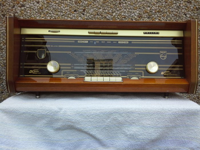Vintage Philips Bi-Ampli radio