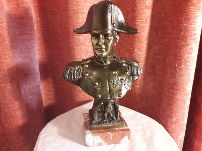 A.Jourdan buste - Grand buste Napoléon avec Aigle - Zamak 青铜和大理石铜绿