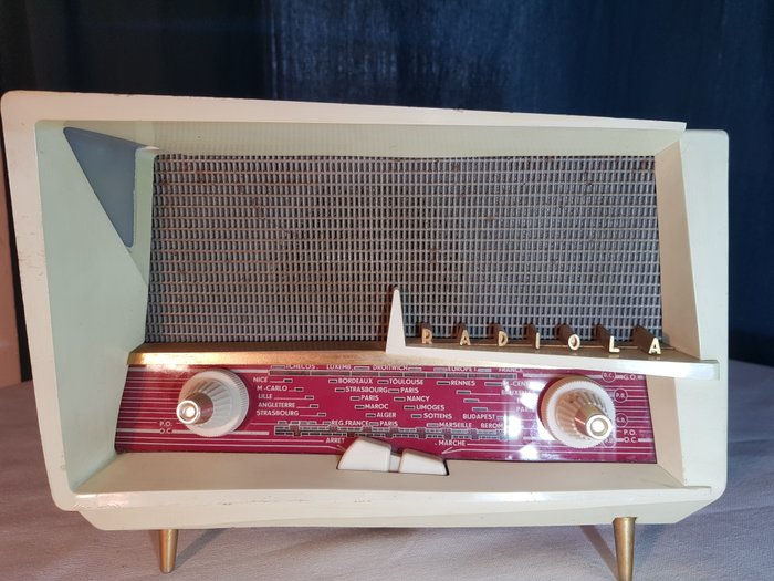 Radiola RA248A Radio France - 1950-1959 - modern mid century bakelite radio