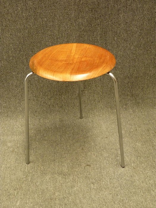 Arne Jacobsen - Fritz Hansen - Tabouret DOT - 3 pieds
