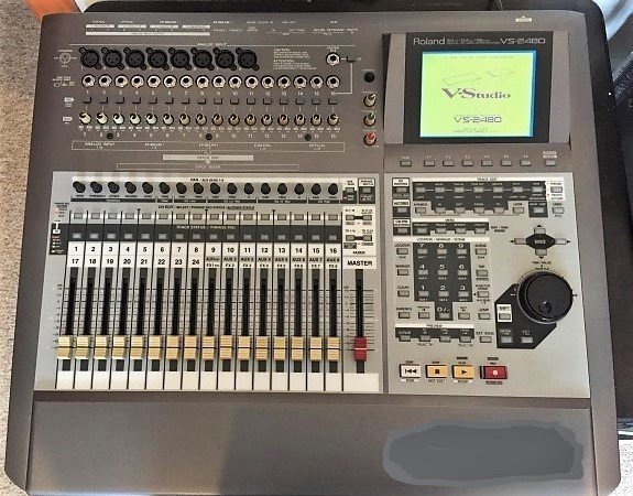 Roland VS 2480 CD digital mixer/recorder with monitor, additional hard drive With Dutch/English manual