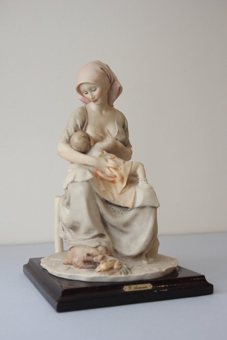 Giuseppe Armani - Sculpture mother breastfeeding her child - Capodimonte Porcelain, Naples
