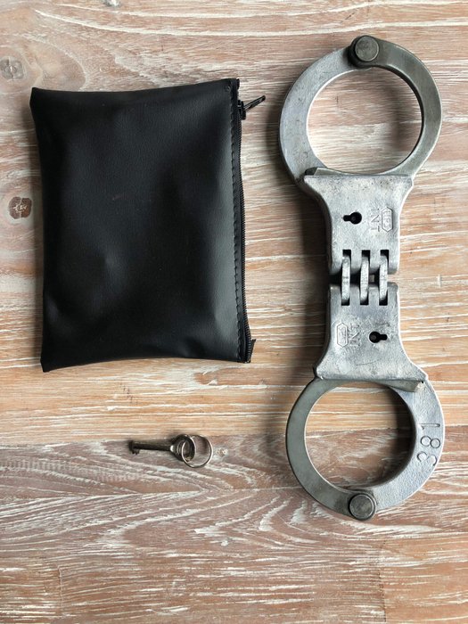 LIPS handcuffs