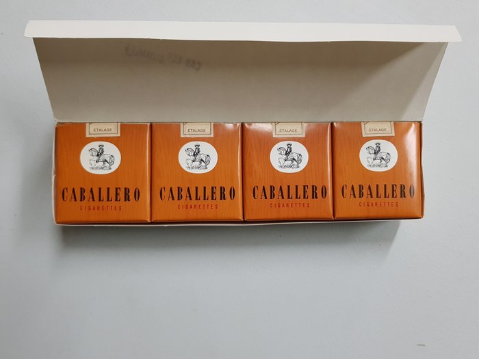 Les paquets affichent des cigarettes à la fenêtre - 4 boîtes de 8 paquets - cigarettes faites de manches filtrantes (voir photo)