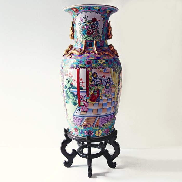 Large Chinese vase on wooden foot - China - Late 20th century
