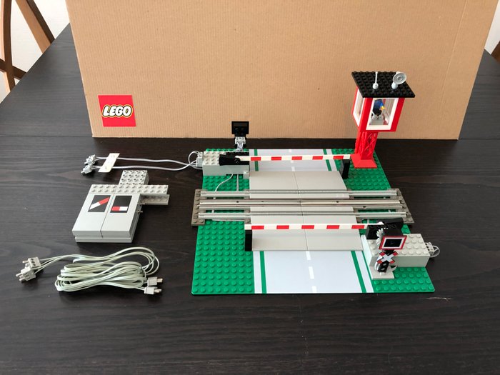 SSA Lego - 12V Trains - 4539 Automatic level crossing converted for 12V