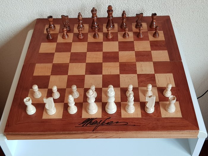 Chess  - Garry Kasparov - Tablero de ajedrez firmado a mano