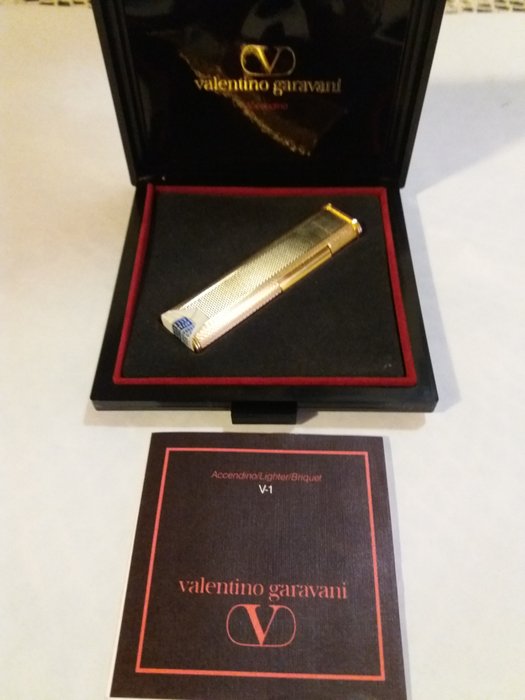 1x Valentino Garavani lighter