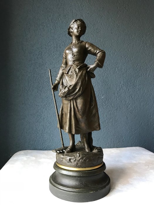 Emile Bruchon (1806 - 1895) - Statue - junge Frau "Faneuse" - Zamak-Legierung - Ende des 19. Jahrhunderts