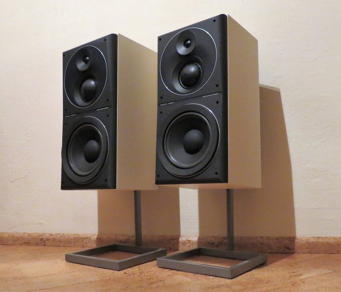 Bang & Olufsen - Beovox S 80.2 including stand, in colour white, including dust covers: very rare set!
