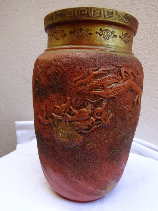 Vase en terre cuite Tokoname avec dragon - Japon - Début de 20e siécle 