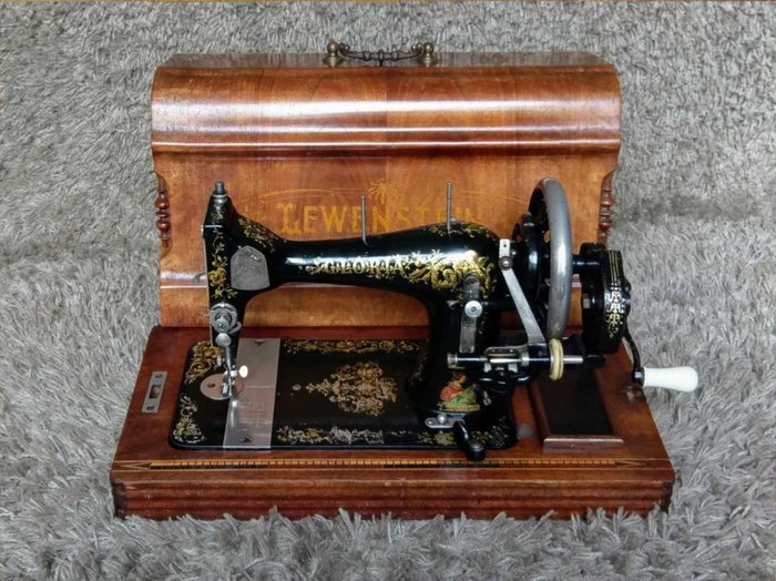 Dürkopp Lewenstein Gloria - Sewing machine with wooden case, 1920s - Iron (cast/wrought), Wood