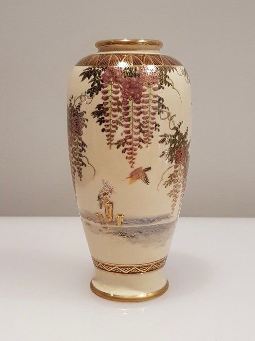 A Japanese Satsuma vase, Sekizan mark - Japan - ca. 1920 (Taisho period) 