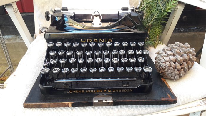 URANIA, Klein Urania - Typewriter - 1