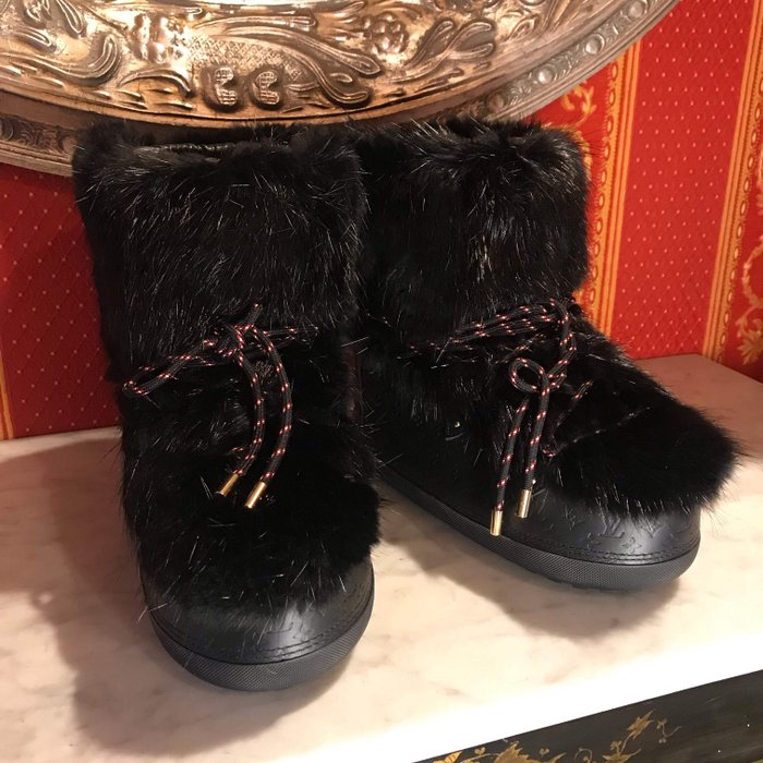 Louis Vuitton Moon Boot ankle boots - Catawiki