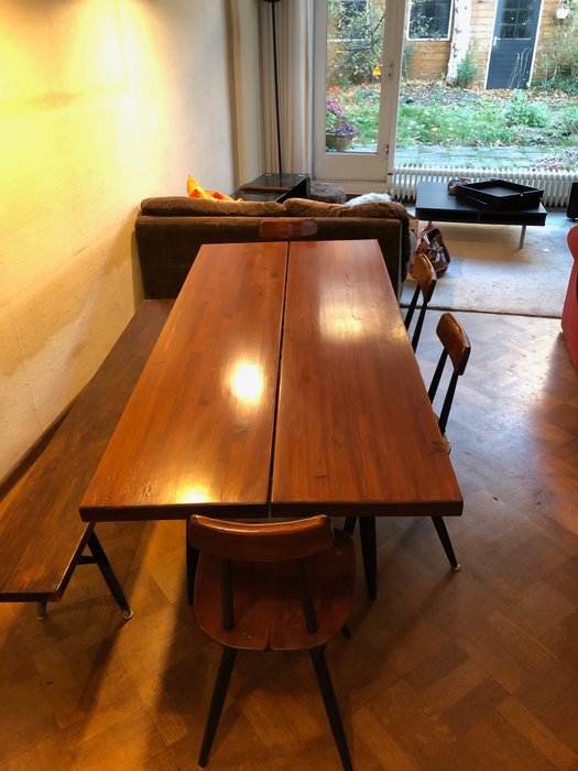 Ilmari Tapiovaara - Laukaan Puu - Pirkka Spisebordsett, bord, benk og 4 stoler - Gruppe av 6