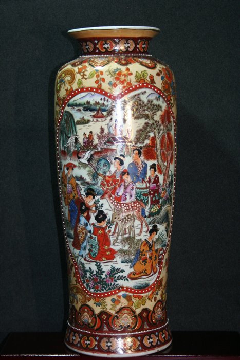 Lovely hand-painted Chinese "Zhongguo Zhi Zao" vase - China - circa 1980