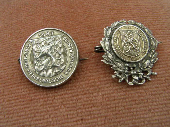 2 pinned nederlandske syklistens føderasjon - Silver gilt, Sølv