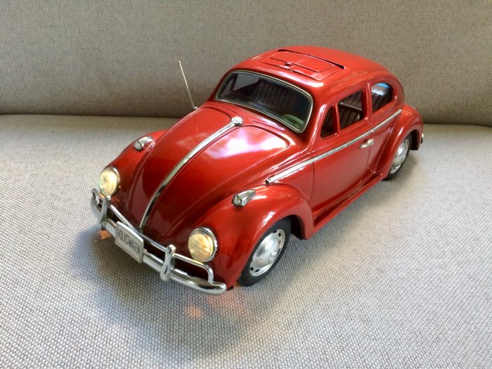 Bandai - Japan 60’s Volkswagen Beetle Kingsize Battery Operated, 38 cm original tin toy car - 1960-1969