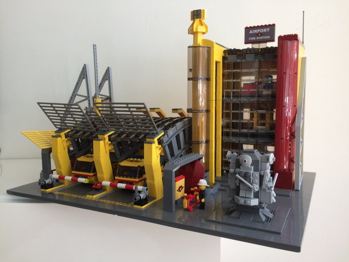 LEGO - MOC - Airport Fire Station / Luchthaven Brandweerkazerne