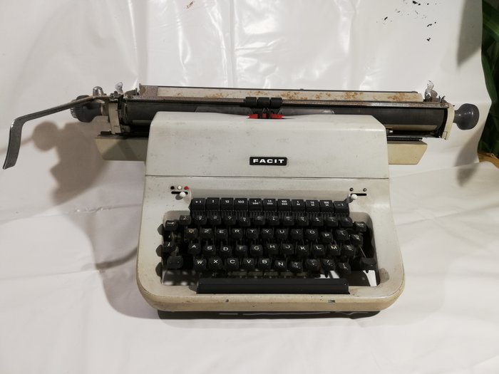 typewriter - FACIT