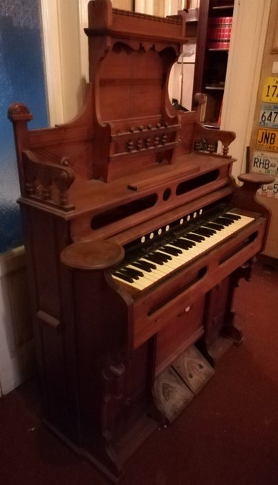 Estey Organ co. - Harmonium - États-Unis - 1885