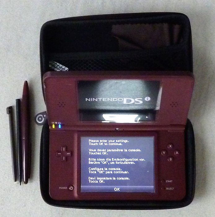 orman Islak dört kere  Nintendo DSi XL bordeaux red version with power and 6 games - Catawiki