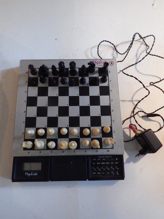Mephisto  - Chess computer-Mephisto Modular MMIV - Plastic