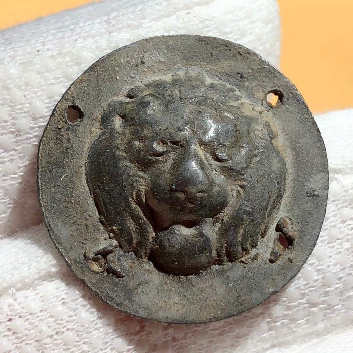 Ancient Roman Bronze Aplique with a frontal head of a Lion. - 25 mm